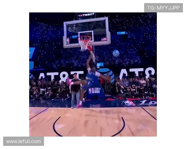 马刺小将扣篮失手 热火约翰逊捡漏夺冠